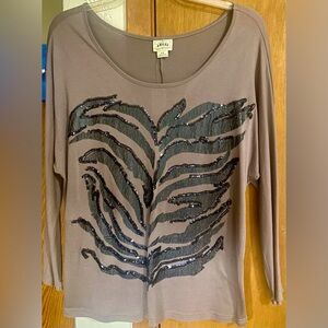 Ariat NWT 22”PTP Sz:L Brown Black Sequined Tiger Top w/Dolman Sleeves